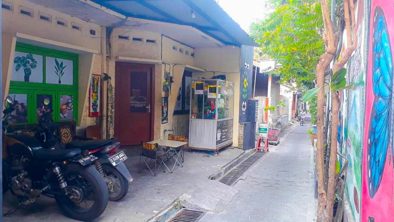 Losmen 2000 Tiga Yogyakarta Exterior foto